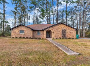 1902 W Luther Dr, Orange, TX 77632