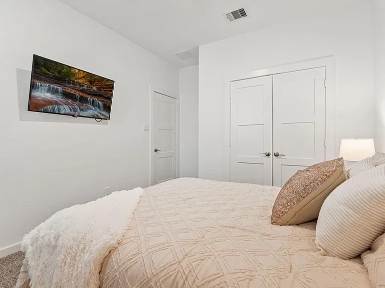 560 Newcomb Hollow Dr — Photo 11