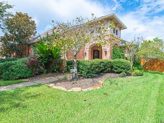 This David Powers Home is filled with superlatives from the hardwood flooring to the open inviting floorplan to the three-car garage--it's all here!
