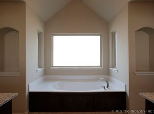 7071 E 125th St, Bixby, OK 74008