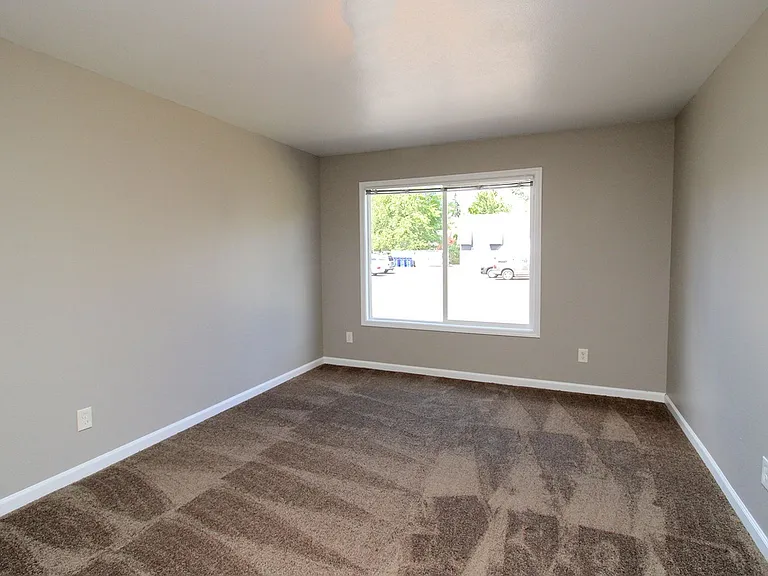 4605-4609 NE Killingsworth St — Photo 16