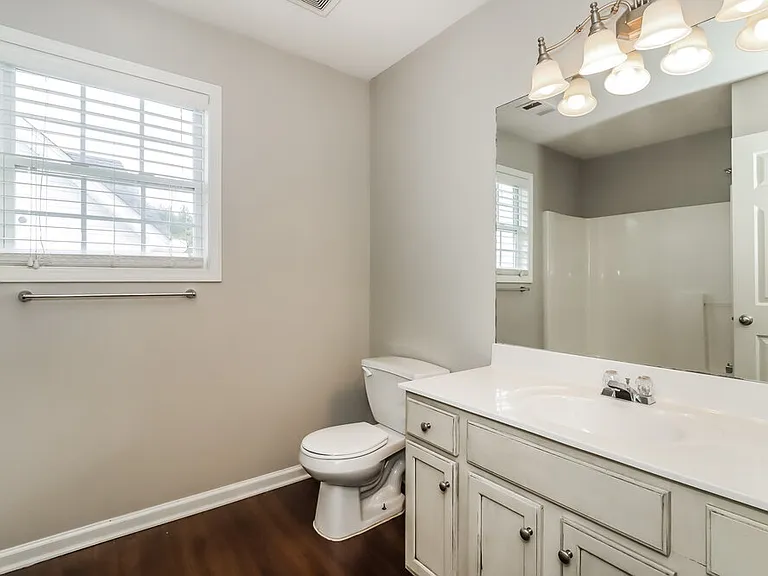204 Providence Dr — Photo 16