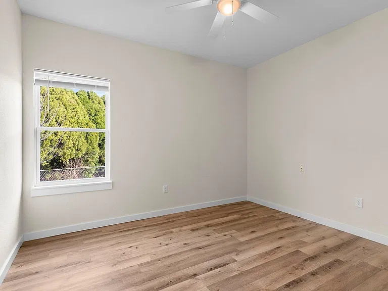 4207 E Eastmoor Dr — Photo 13