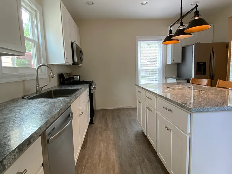 Cooks dream with granite couters!
