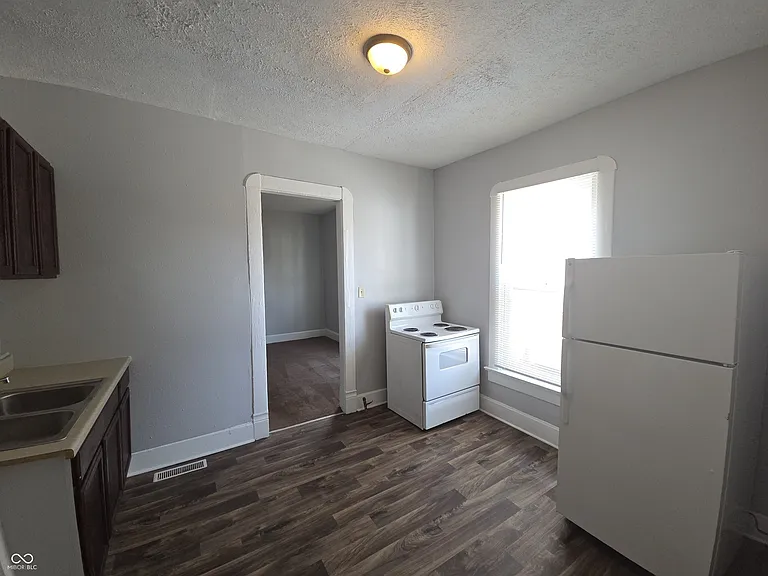 518 W 28th St — Photo 10
