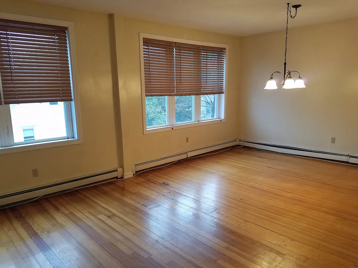 Building Photo - 9 Saybrook St #3
