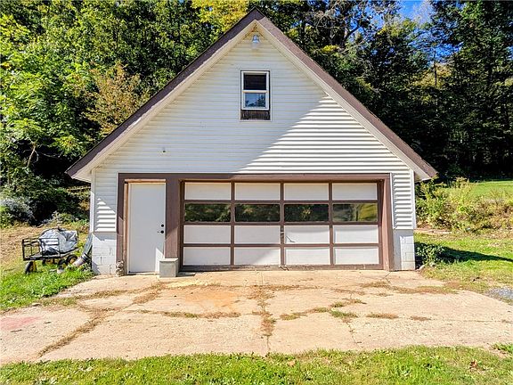 3rd image of 5345 Gardeau Rd