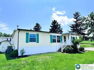 10180 Forest Grove Ln, Breinigsville, PA 18031