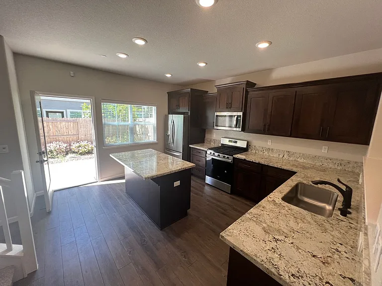 3902 Wickman Loop — Photo 5