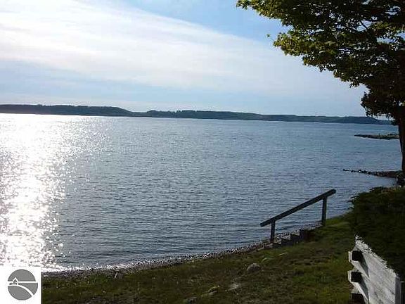 4th image of 5954-2 SE Torch Lake Dr