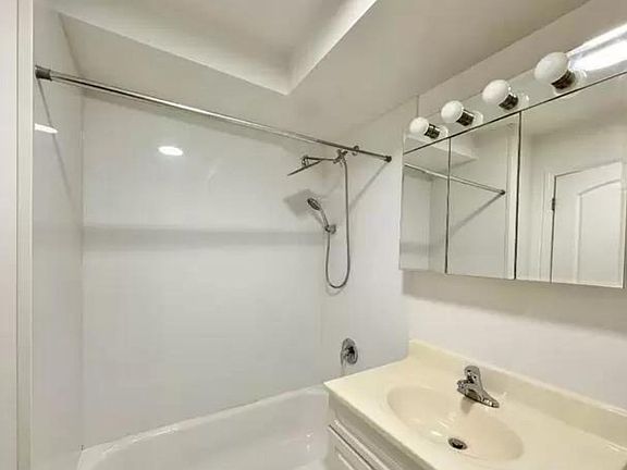 3rd image of 1740 W North Shore Ave #1744-G