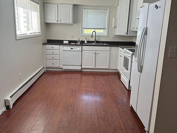 3rd image of 2323 1/2 Avenue