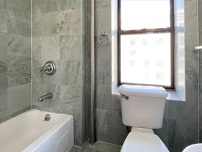 70-80 Kenmare St #10 — Photo 5