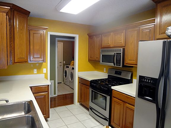 5th image of 212 S Keats Dr