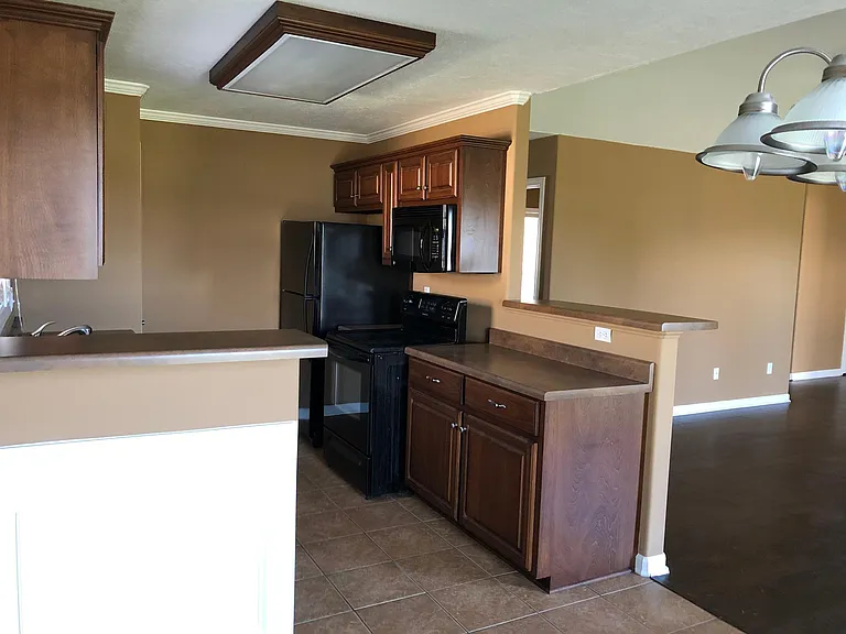 124 Kensington Cv — Photo 3