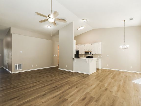 4th image of 106 Garden Walk