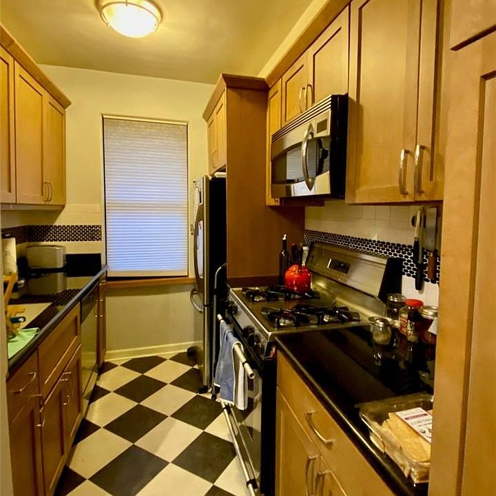 1st image of 72 Park Terrace W #E37