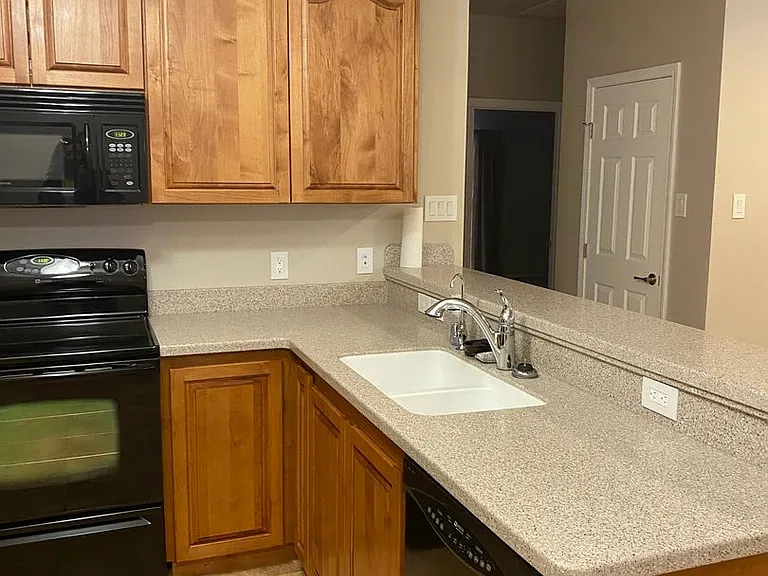 320 Sherrill Ln — Photo 2