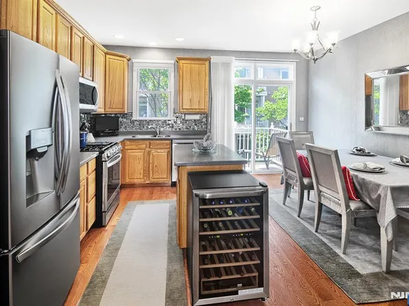 234 Price Ct, West New York, NJ 07093