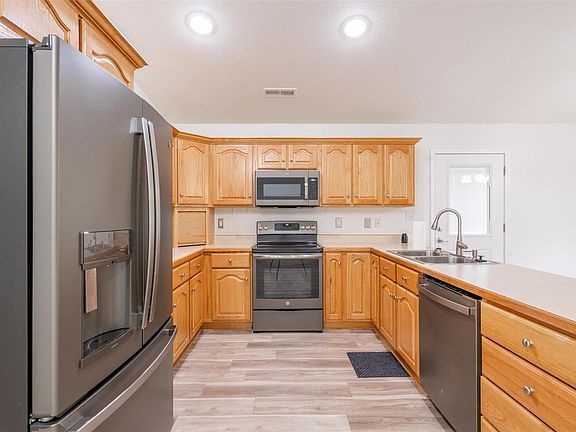 5th image of 2620 Linda Ln