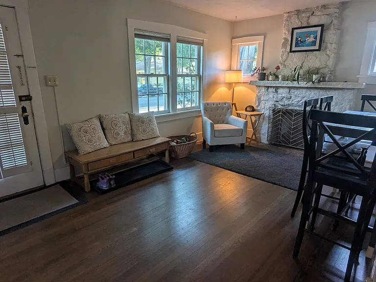 519 E Myrtle St — Photo 3