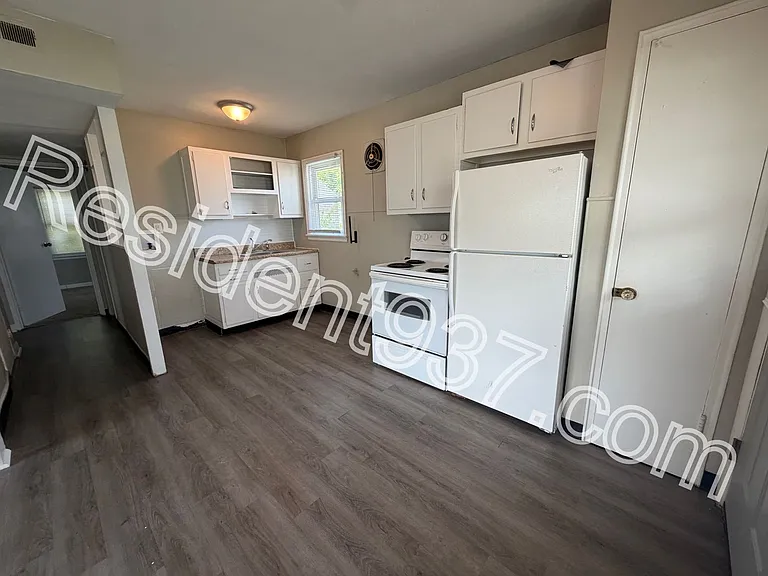 1047 Blakley Dr — Photo 7