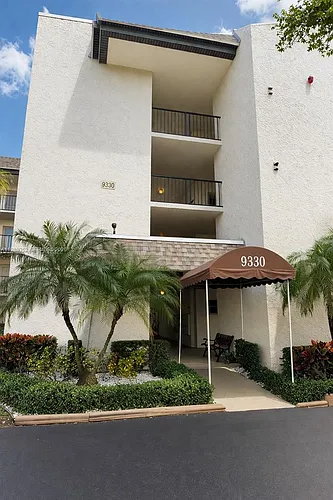 9330 Lagoon Pl Photo 1