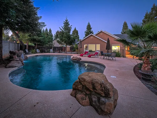 2721 Madison River Dr, Redding, CA 96002