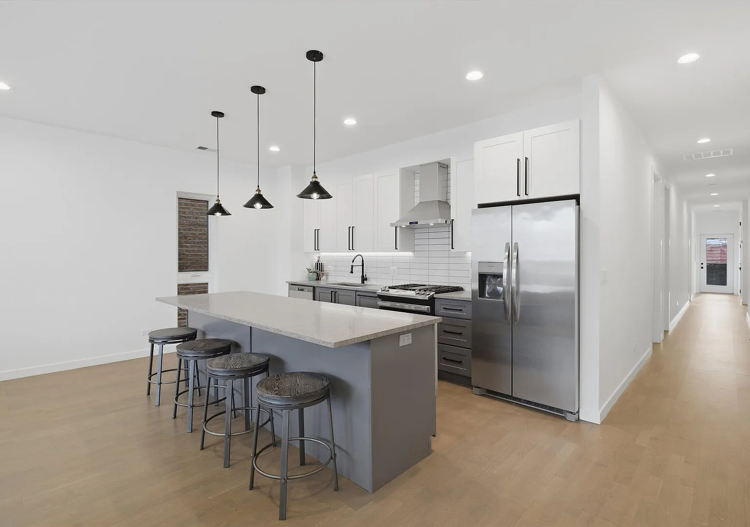 3 bed, 1800 sqft, $3,400 — Photo 2