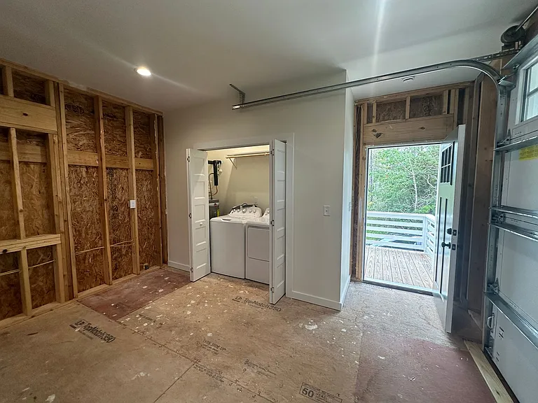 1190B Burnside Rd — Photo 16