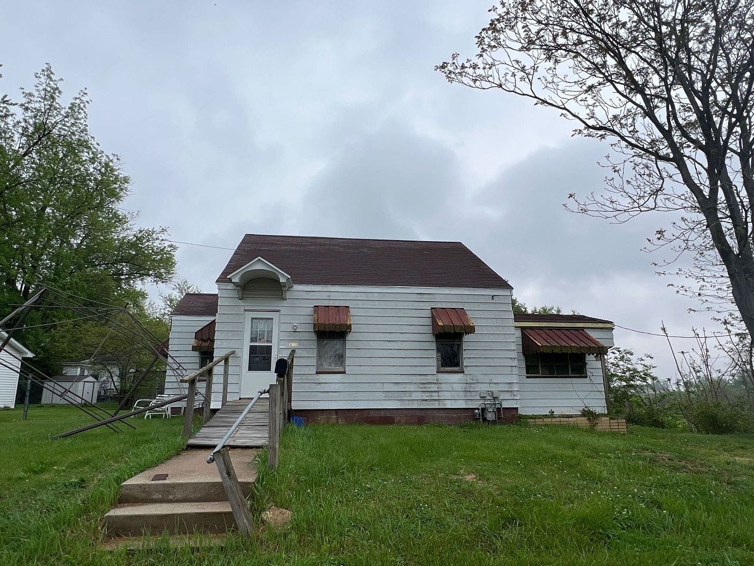 818 E Milton Ave, Lewistown, IL 61542 Zillow