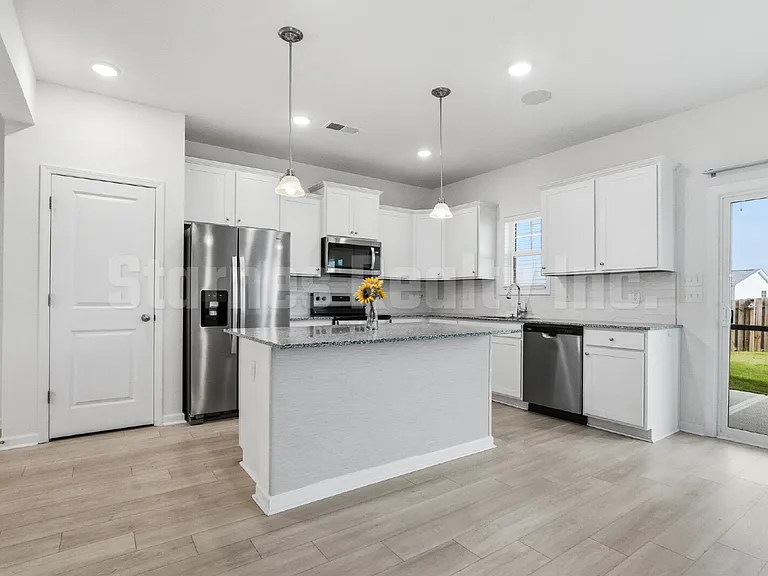 808 Pullman Loop — Photo 14