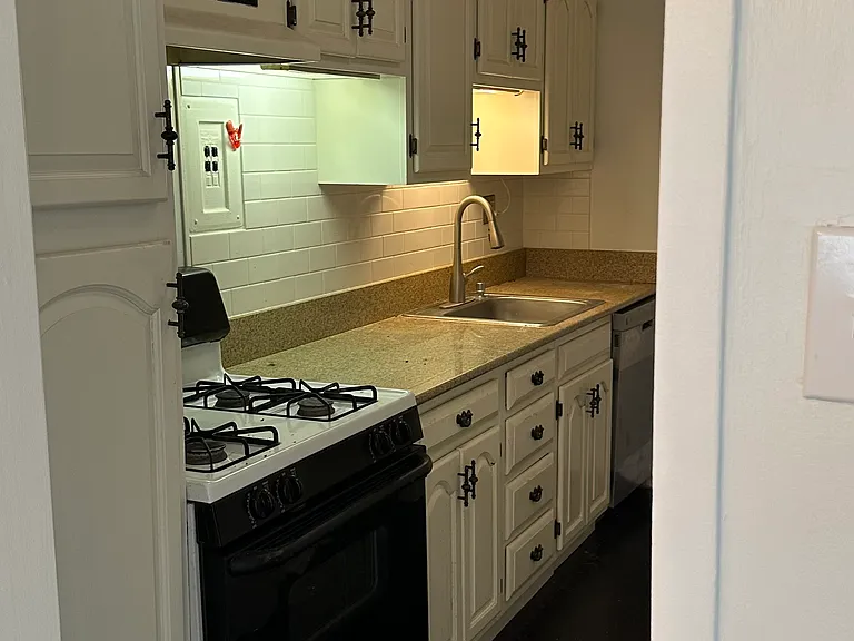 4201 Cathedral Ave NW #403W — Photo 4