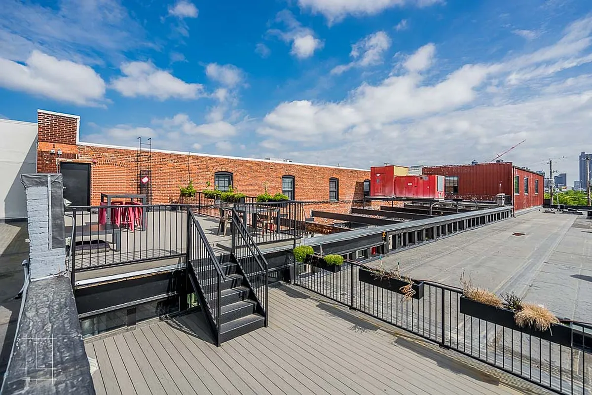 Building Photo - Wonder Bread Lofts