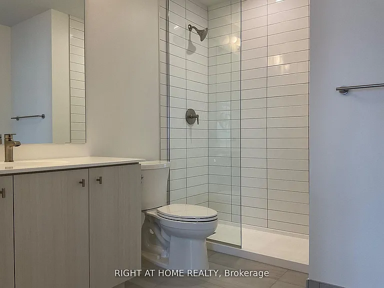 15 Wellington St S #1814 — Photo 13