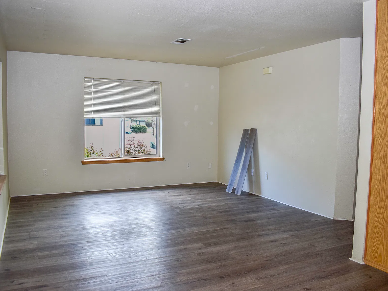 2 bed, 933 sqft, $1,350 — Photo 2