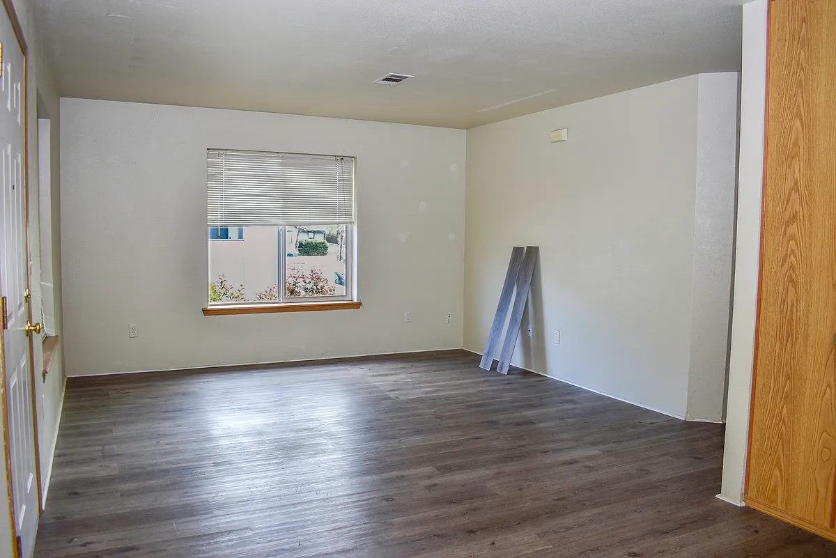 Building Photo - 517 Western Ave #20