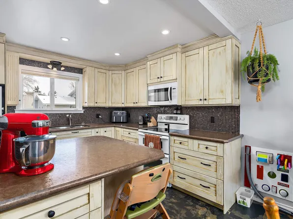 4403 Riverbend Rd NW #9, Edmonton, AB T6H 5S9