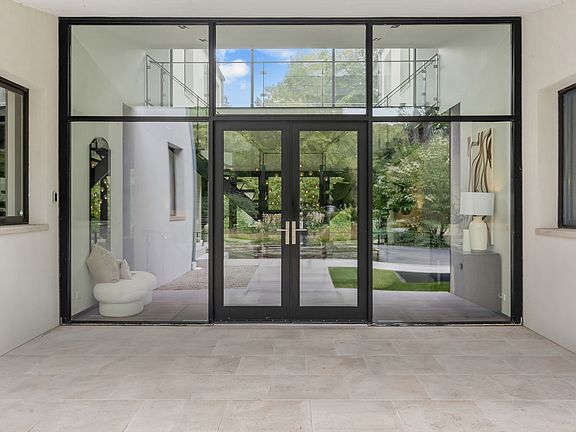 3rd image of 435 Thorne Ln