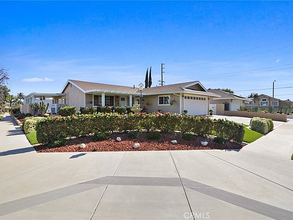 3rd image of 5472 Westmoreland Dr