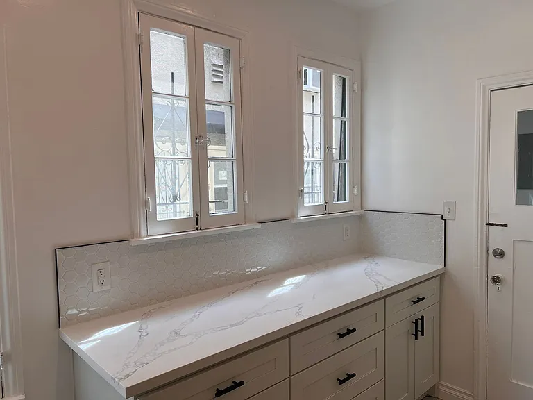 741 S Mansfield Ave — Photo 11