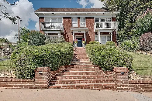 706 Charles Allen Dr NE #B Photo 1