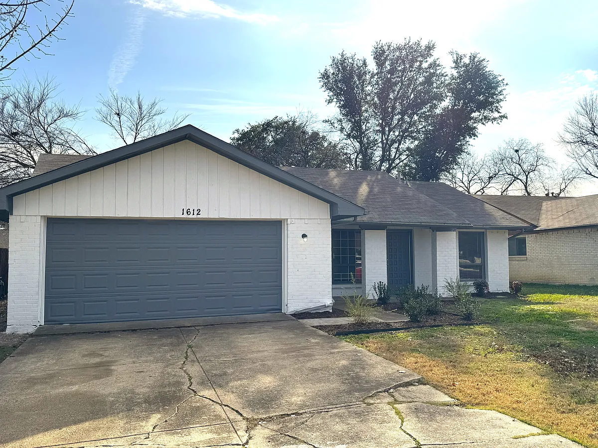 Building Photo - 1703 Greenhaven Dr
