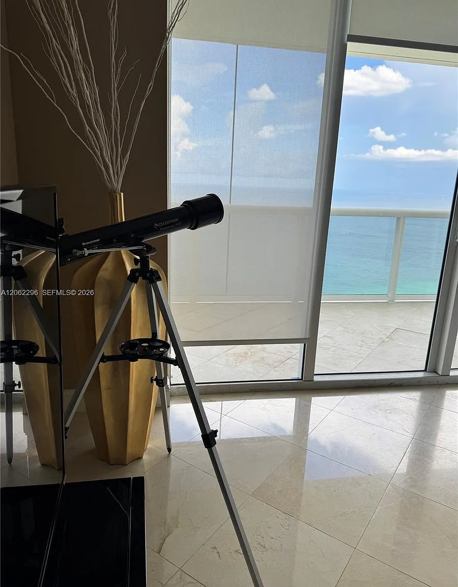 Beach Club Condo — Photo 4