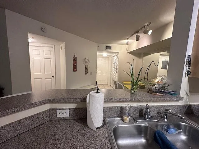 615 Villa Cir — Photo 42