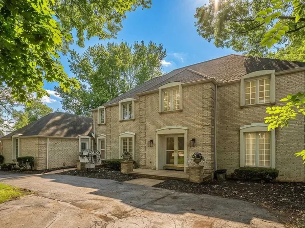 1065 Hollywood Dr, Monroe, MI 48162