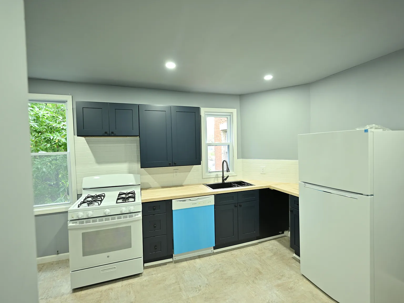 2 bed, 1250 sqft, $1,700 — Photo 2