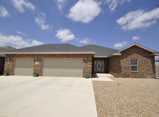 304 Almond Tree Ln, Clovis, NM 88101