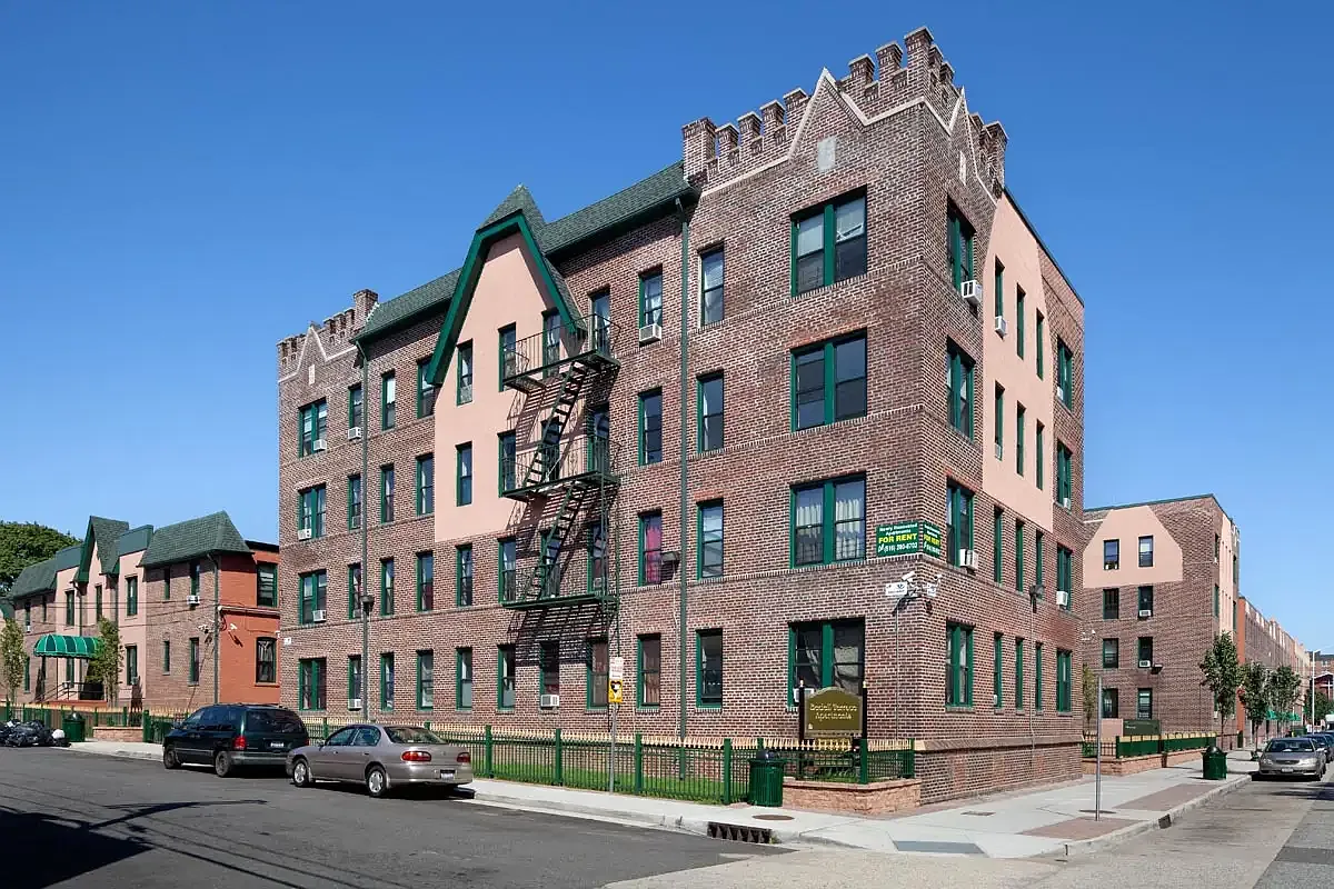 Bedell Towers — Photo 2