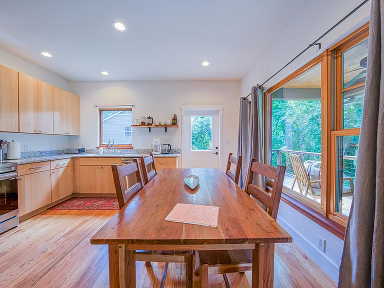 9 Boyd Ave — Photo 11